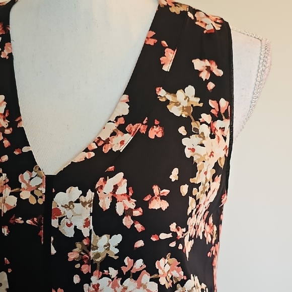 WHBM Floral Sleeveless Women's Top - Black and Pink - Picture 3 of 6